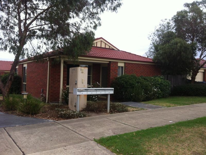 4/249-251 Monahans Road, Cranbourne West VIC 3977