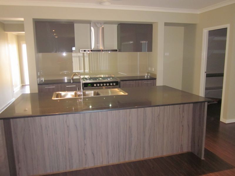 5 Rhinelander Close, Clyde North VIC 3978