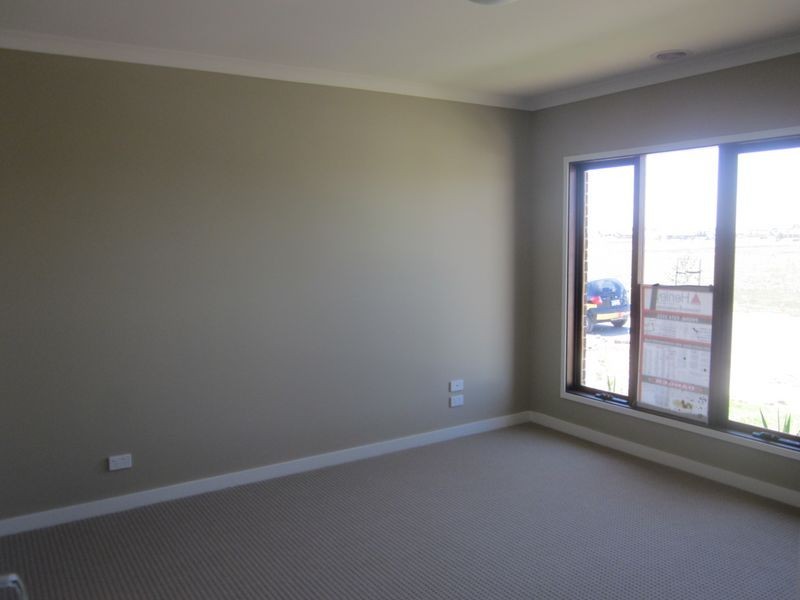 5 Rhinelander Close, Clyde North VIC 3978