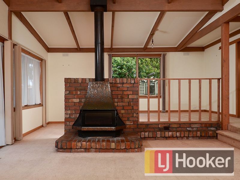 49 Saxonwood Drive, Narre Warren VIC 3805