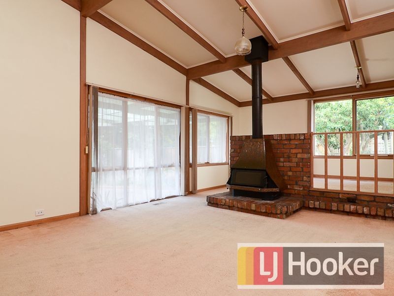 49 Saxonwood Drive, Narre Warren VIC 3805