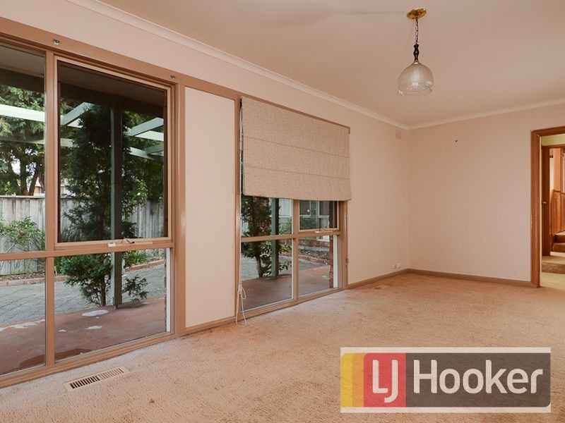 49 Saxonwood Drive, Narre Warren VIC 3805