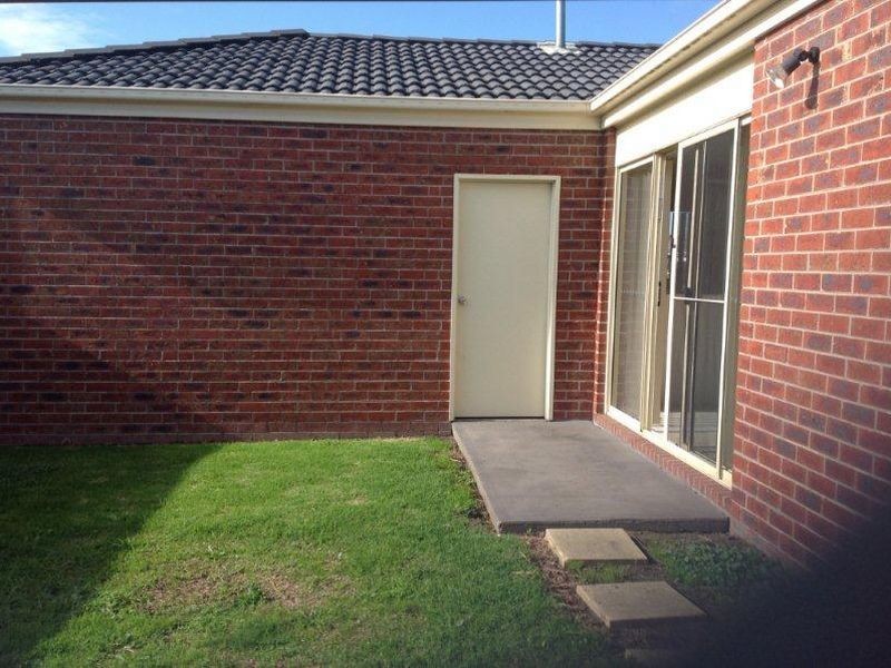 2/49-51 Dartmoor Drive, Cranbourne VIC 3977