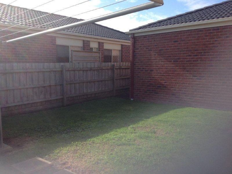 2/49-51 Dartmoor Drive, Cranbourne VIC 3977