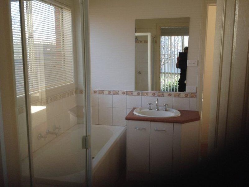 2/49-51 Dartmoor Drive, Cranbourne VIC 3977