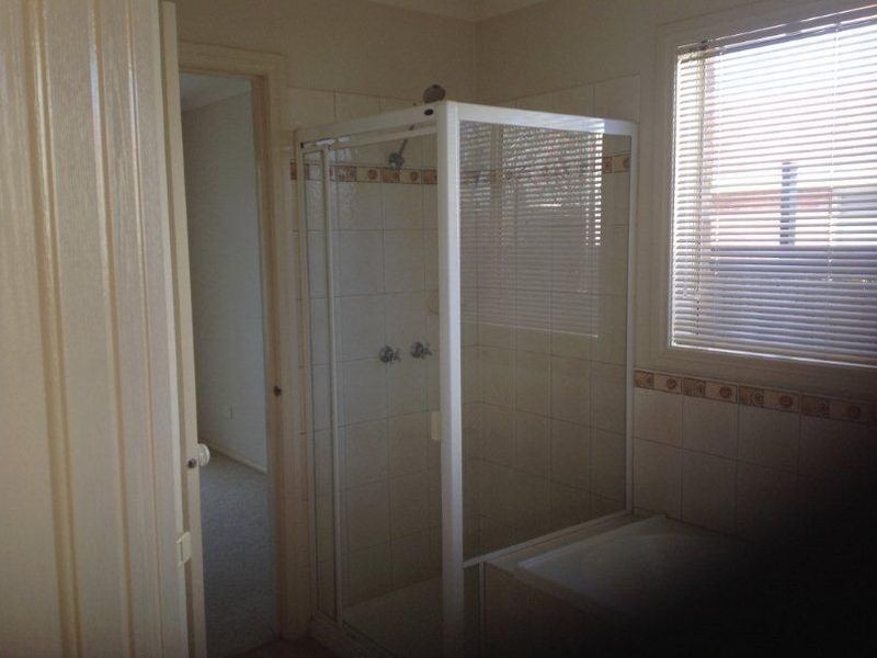 2/49-51 Dartmoor Drive, Cranbourne VIC 3977