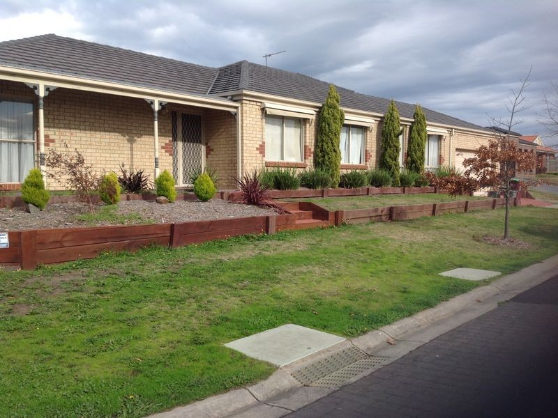 7 Willowbank Place, Cranbourne East VIC 3977