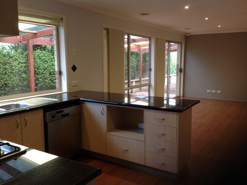 7 Willowbank Place, Cranbourne East VIC 3977