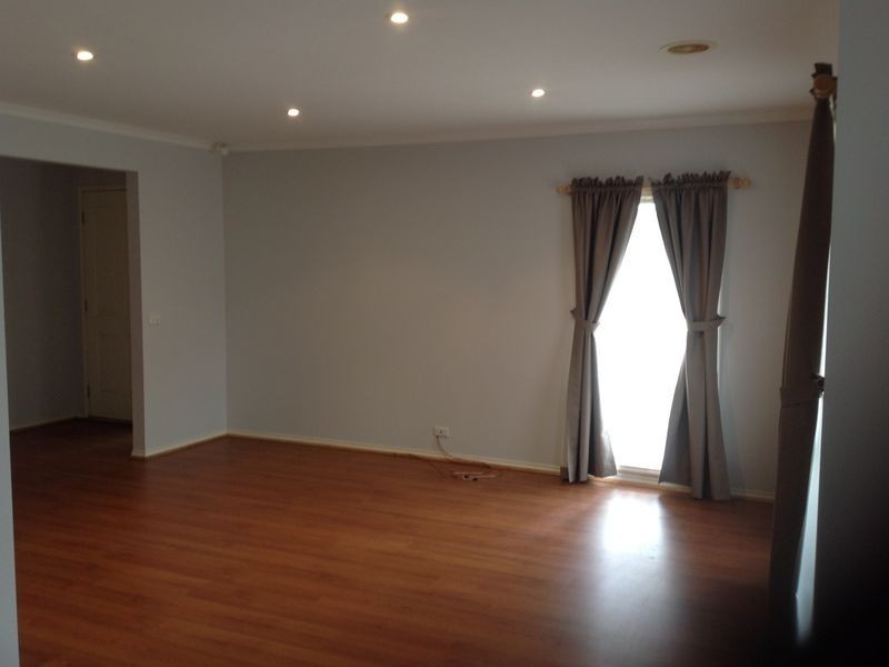 7 Willowbank Place, Cranbourne East VIC 3977