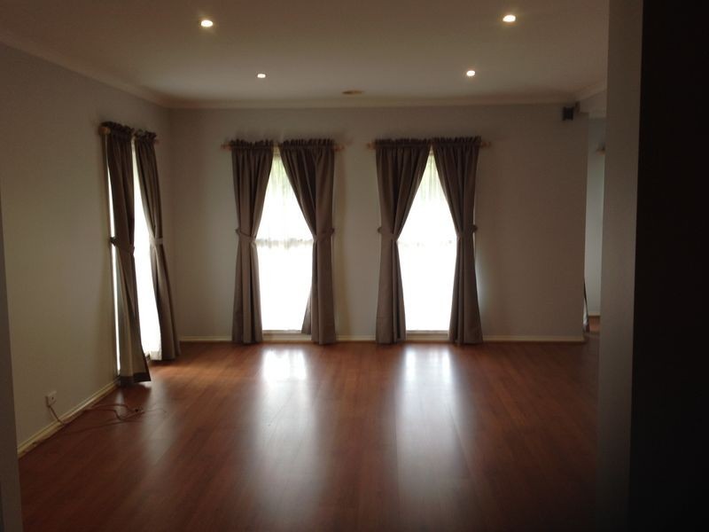 7 Willowbank Place, Cranbourne East VIC 3977