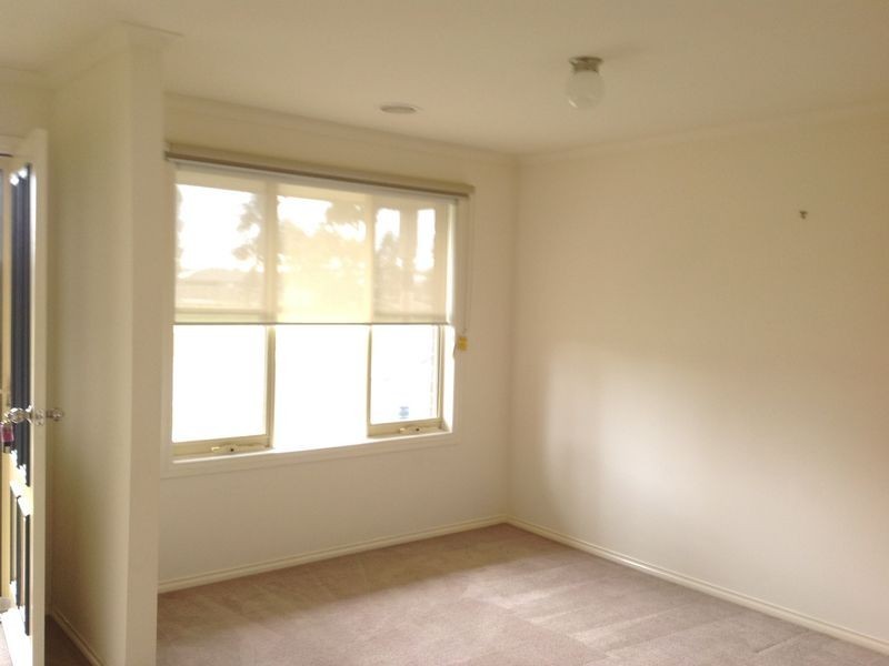 3 McCallum Drive, Cranbourne East VIC 3977