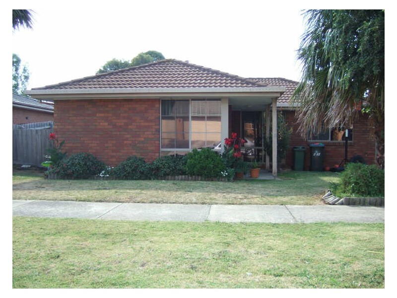 2/42 Strathaven Drive, Berwick VIC 3806