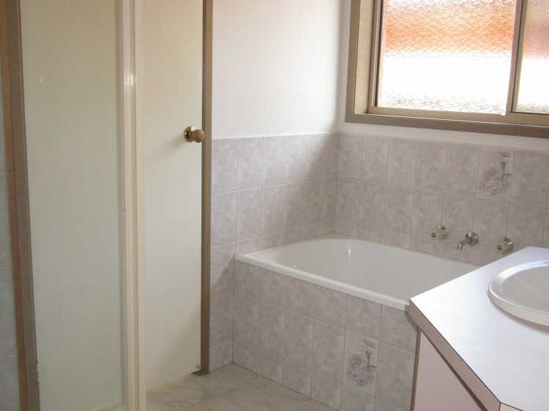 18 Leonie Court, Narre Warren VIC 3805