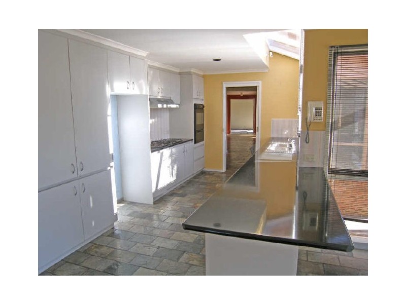 24 Royston Avenue, Berwick VIC 3806