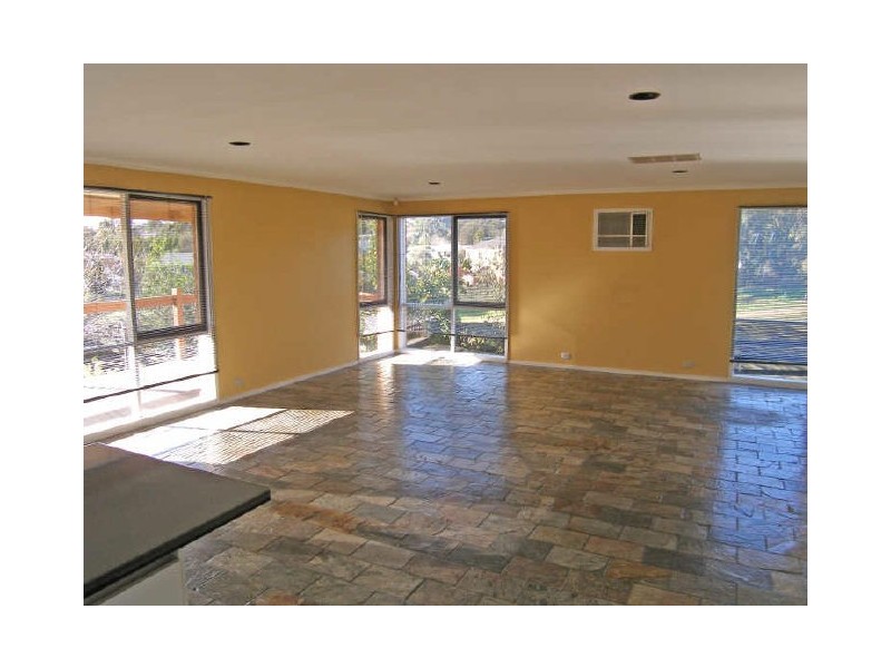 24 Royston Avenue, Berwick VIC 3806