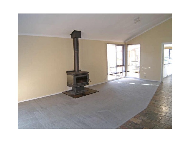 24 Royston Avenue, Berwick VIC 3806