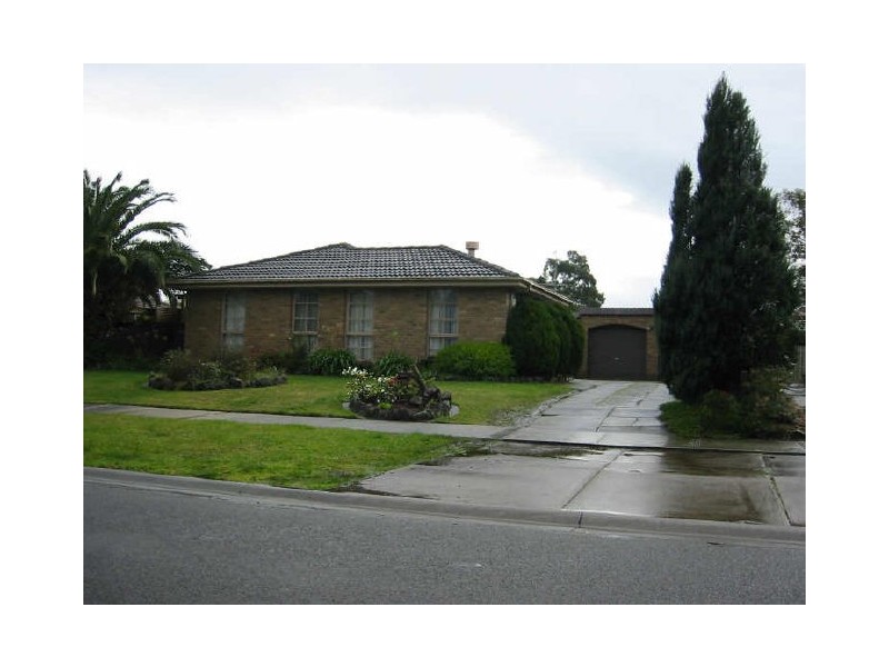 10 Ambleside Crescent, Berwick VIC 3806