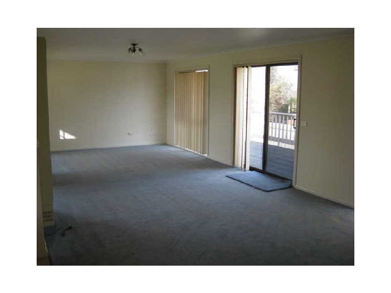 16 Kevin Close, Beaconsfield VIC 3807