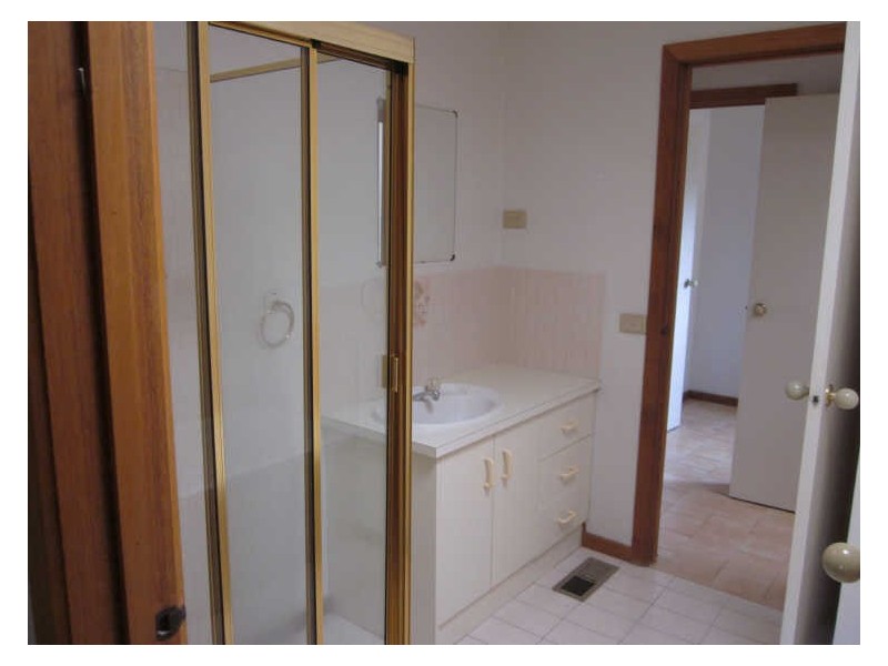 1/2 Manna Gum, Narre Warren VIC 3805