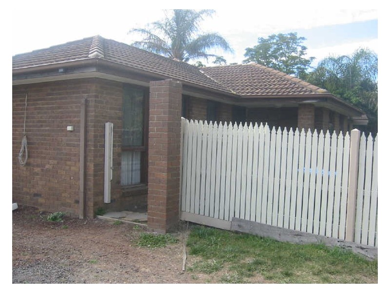 4 Ambleside Crescent, Berwick VIC 3806