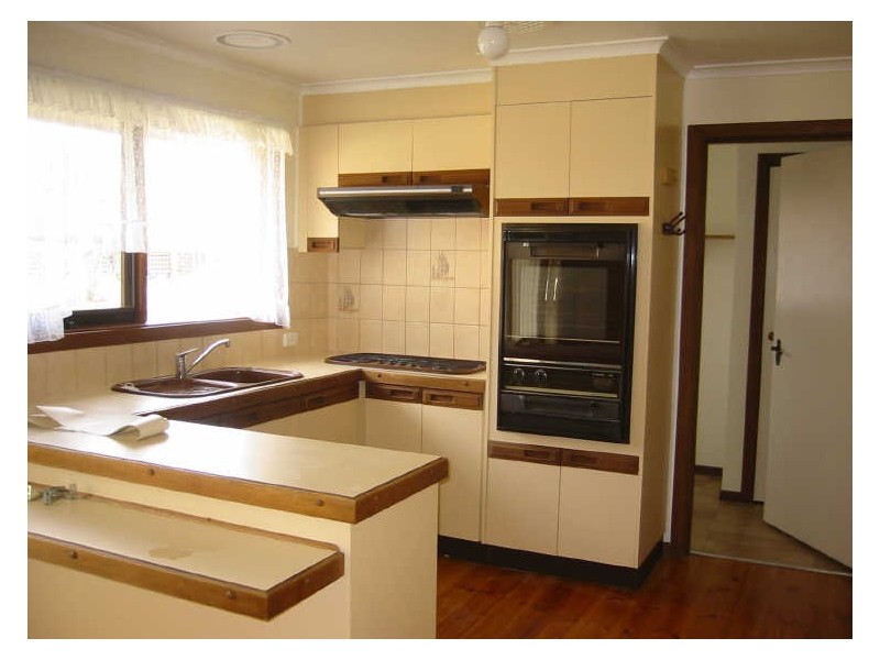 4 Ambleside Crescent, Berwick VIC 3806