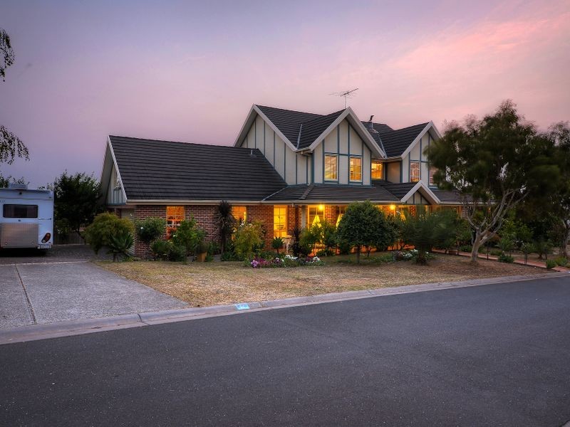 2 Classic Court, Berwick VIC 3806