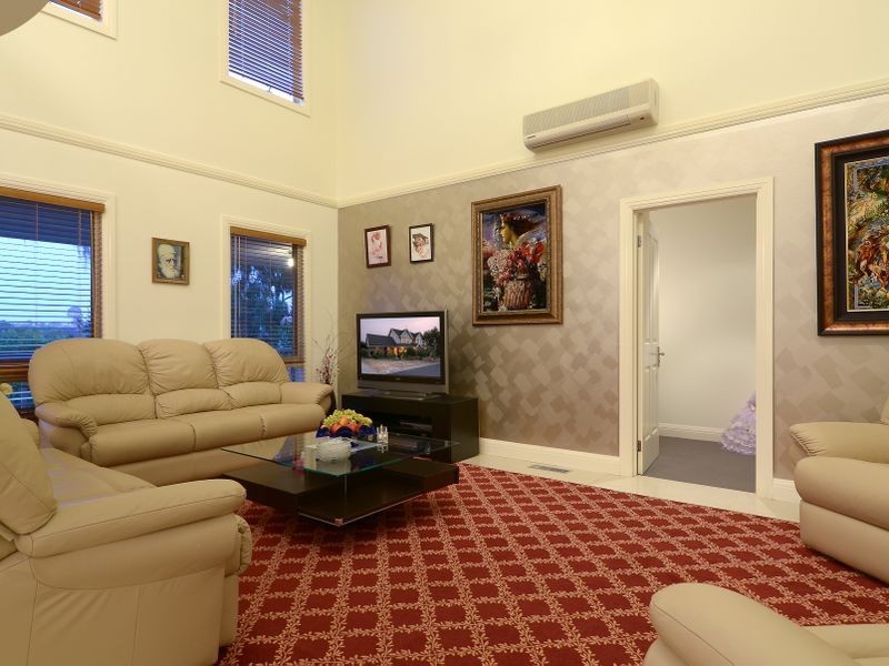 2 Classic Court, Berwick VIC 3806