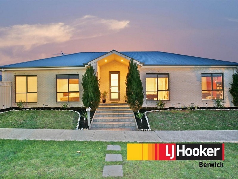 10 Glenisla Way, Berwick VIC 3806