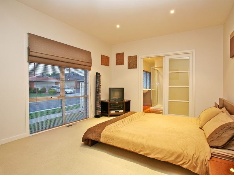 10 Glenisla Way, Berwick VIC 3806