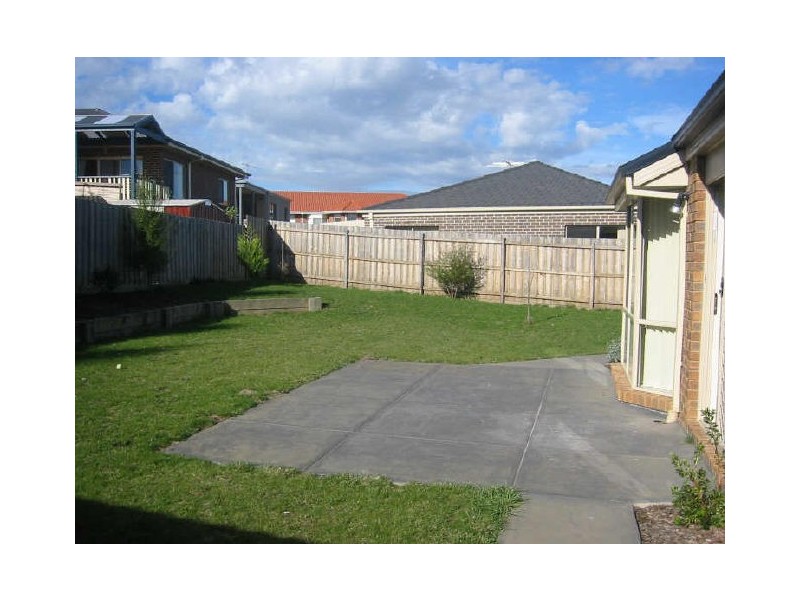 4 Marina Court, Berwick VIC 3806