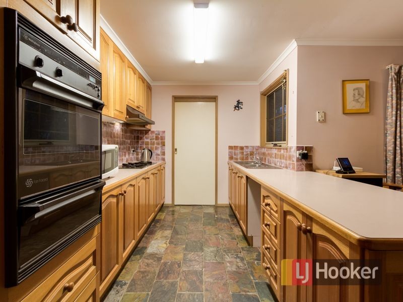 8 Maryn Close, Berwick VIC 3806