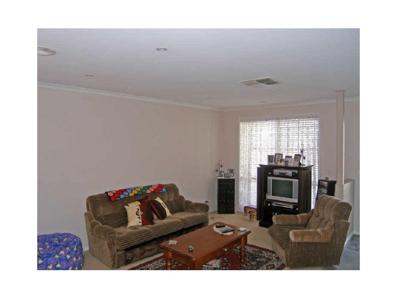 10 Sue Place, Berwick VIC 3806