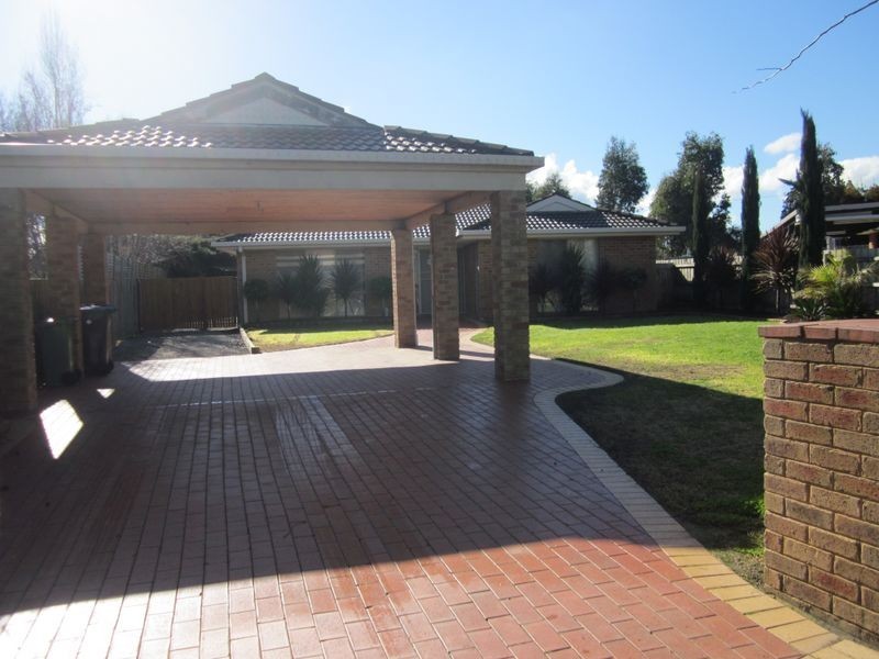 8 Jason Close, Berwick VIC 3806