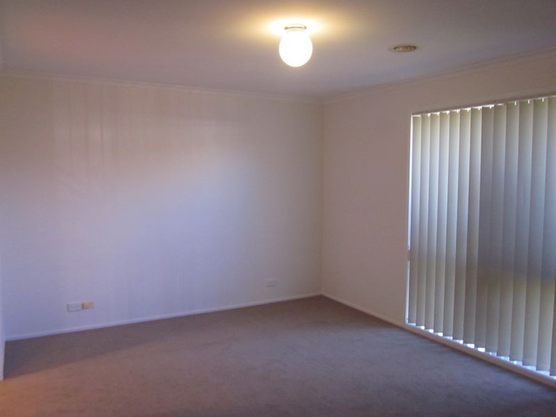 8 Jason Close, Berwick VIC 3806