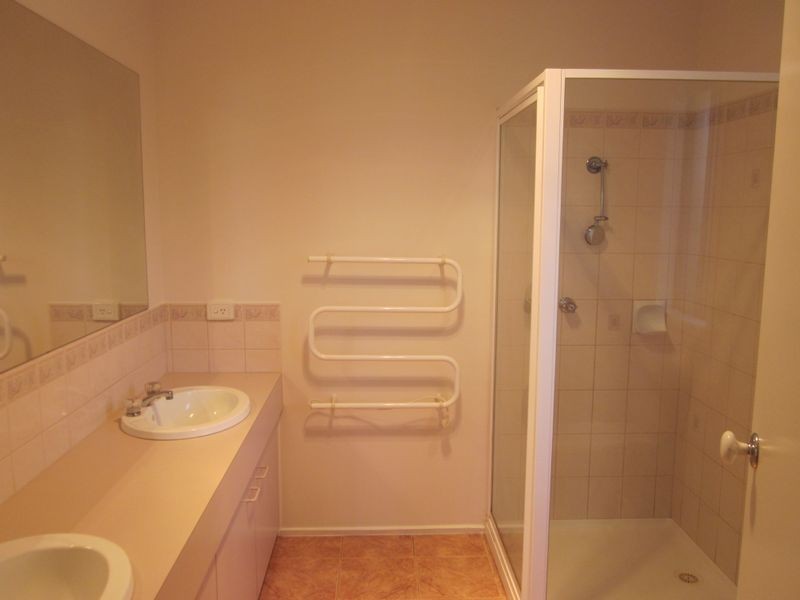 8 Jason Close, Berwick VIC 3806