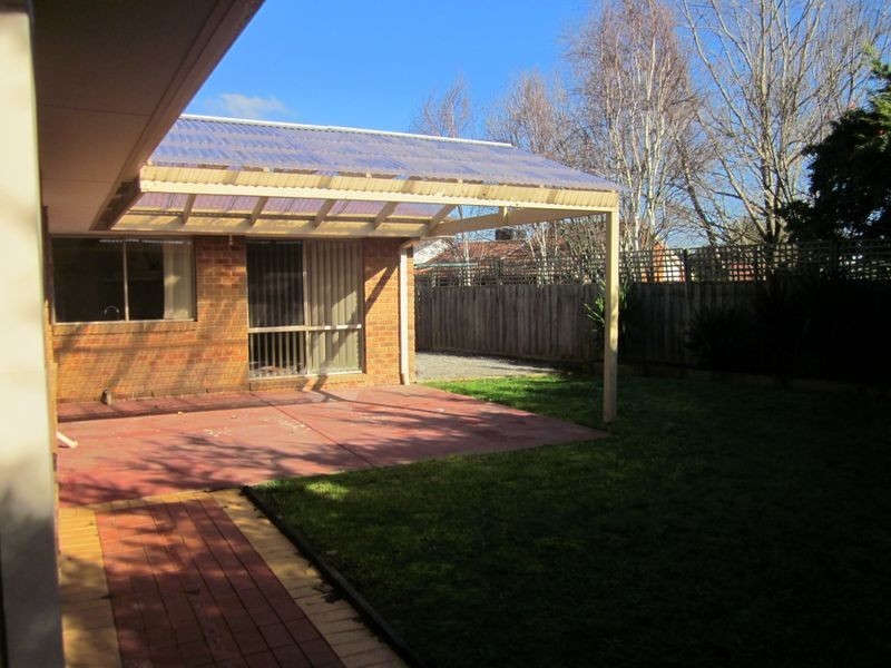 8 Jason Close, Berwick VIC 3806