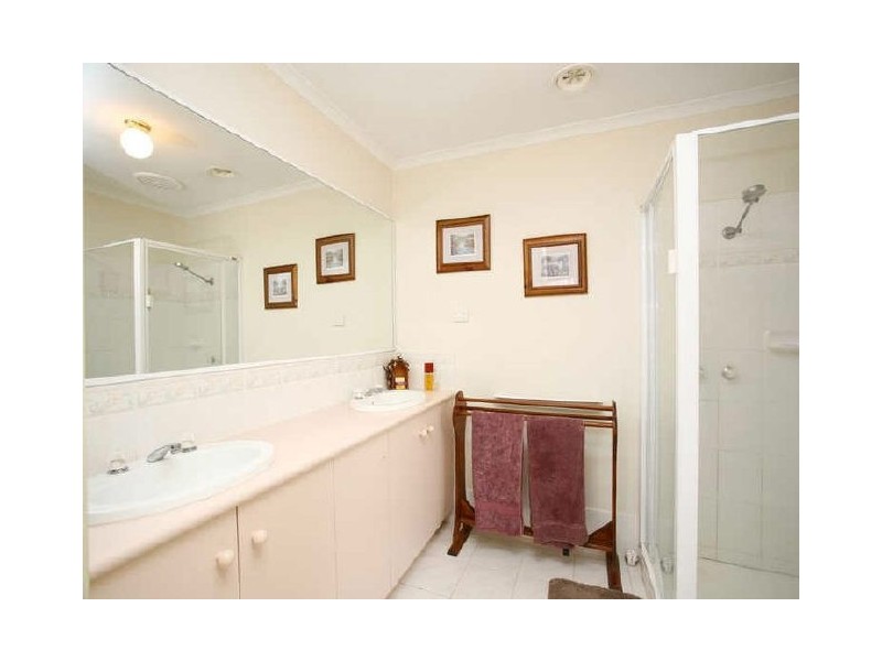 6 Golden Leaf Avenue, Narre Warren South VIC 3805