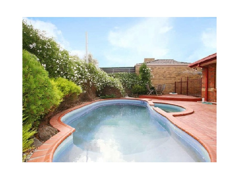 6 Golden Leaf Avenue, Narre Warren South VIC 3805