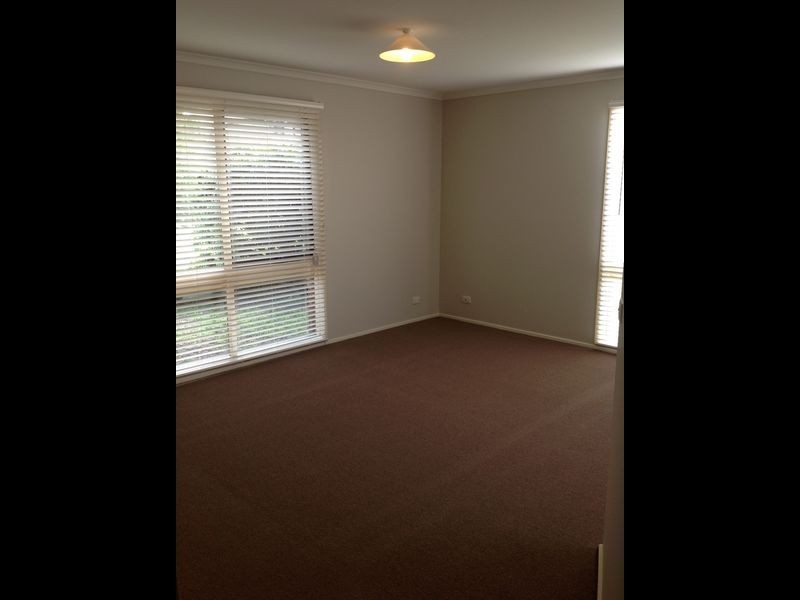 1/2 Raven Crescent, Narre Warren VIC 3805