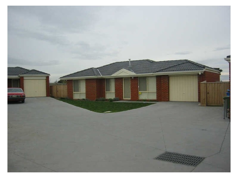 2/21 Merrijig Avenue, Cranbourne VIC 3977