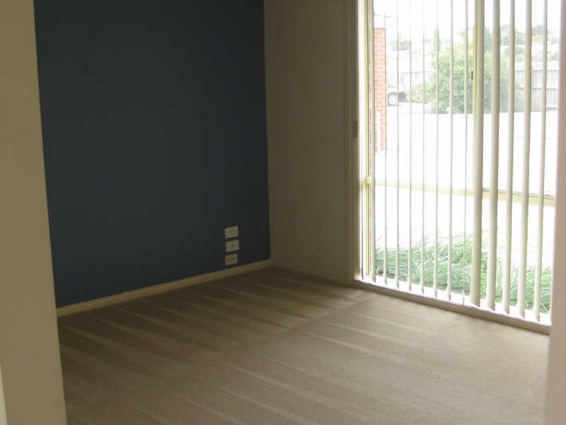 2/21 Merrijig Avenue, Cranbourne VIC 3977