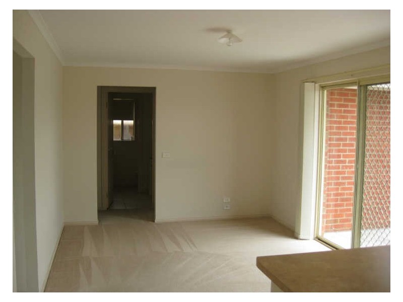 2/21 Merrijig Avenue, Cranbourne VIC 3977