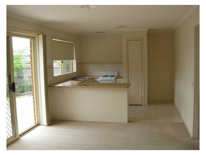 2/21 Merrijig Avenue, Cranbourne VIC 3977