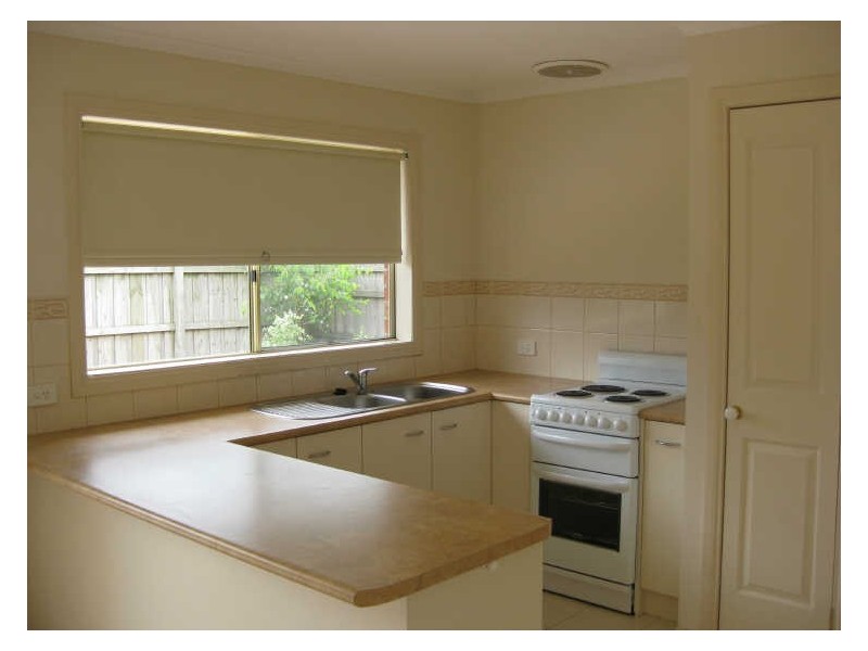 2/21 Merrijig Avenue, Cranbourne VIC 3977