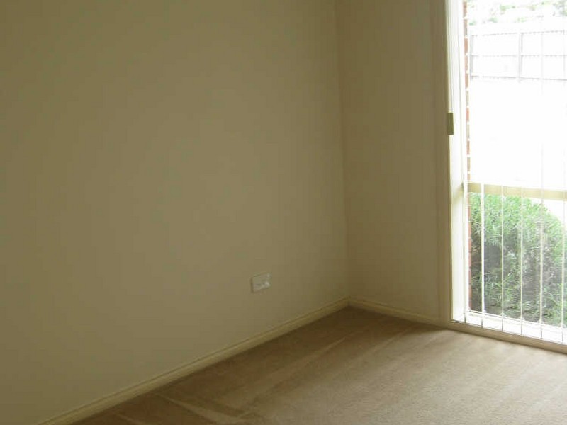 2/21 Merrijig Avenue, Cranbourne VIC 3977