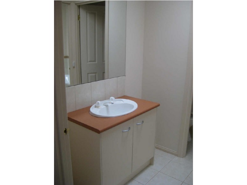 11/21 Merrijig Avenue, Cranbourne VIC 3977