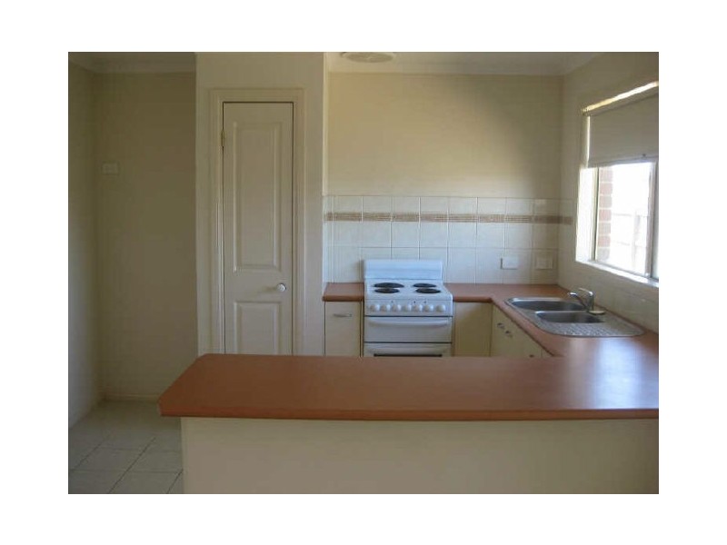 11/21 Merrijig Avenue, Cranbourne VIC 3977