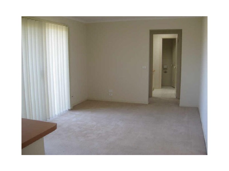 11/21 Merrijig Avenue, Cranbourne VIC 3977