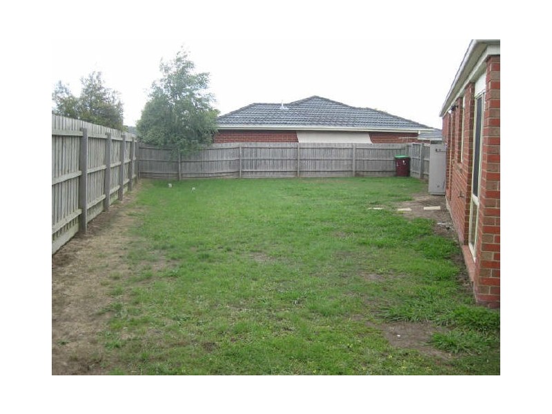 1/21 Merrijig Avenue, Cranbourne VIC 3977