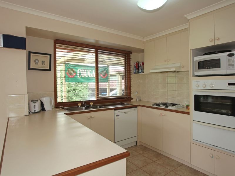 17 Jarryd Crescent, Berwick VIC 3806